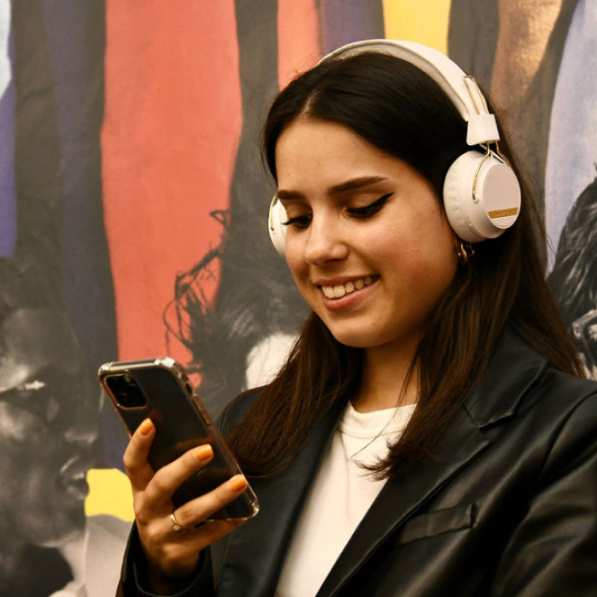 Everything You Need to Know About Apple Podcasts Charts (and How to Make It In) in 2026